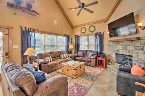 Lake Hamilton Retreat With Hot Tub And Dock!