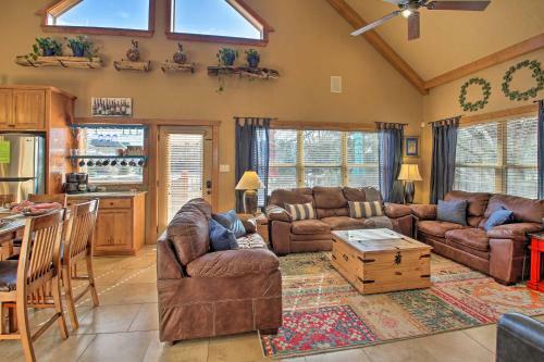 Lake Hamilton Retreat With Hot Tub And Dock!