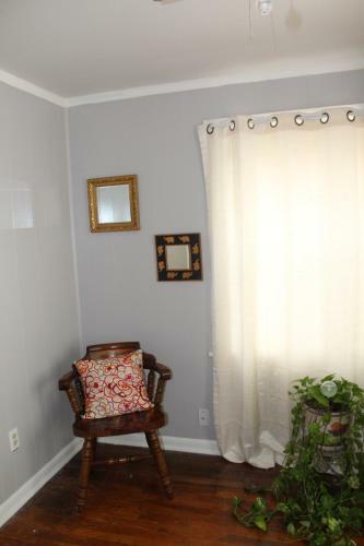 Delightful Bungalow With Spa Tub & Key-less Entry