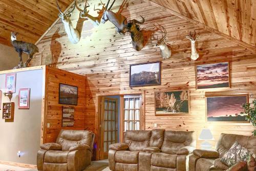 Lakefront Hot Springs Retreat With Deck And Boat Dock!