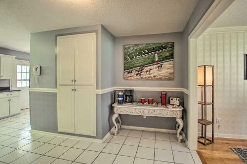 Gorgeous Lakefront Escape With Balcony And Dock!