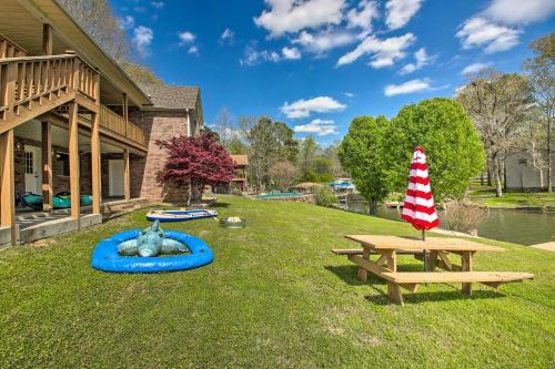 Gorgeous Lakefront Escape With Balcony And Dock!