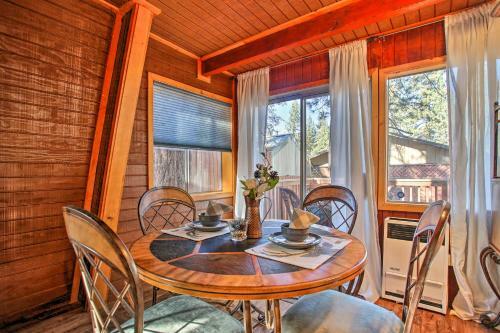 Cozy Cabin About 4 Mi To Snow Summit Ski Resort!