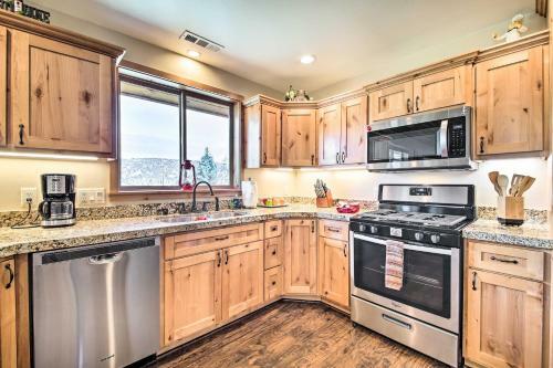 Bears Den Luxury Cabin About 8 Mi To Big Bear Lake!