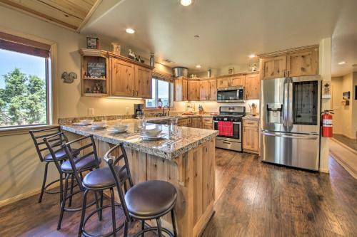 Bears Den Luxury Cabin About 8 Mi To Big Bear Lake!