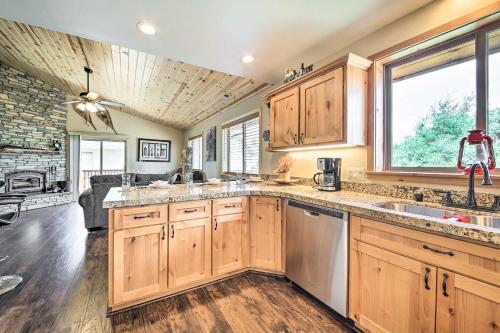 Bears Den Luxury Cabin About 8 Mi To Big Bear Lake!