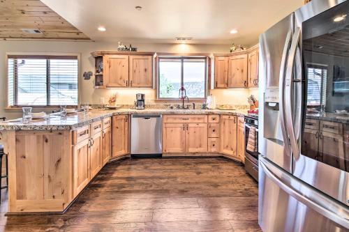 Bears Den Luxury Cabin About 8 Mi To Big Bear Lake!