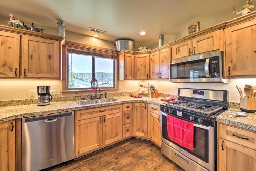 Bears Den Luxury Cabin About 8 Mi To Big Bear Lake!