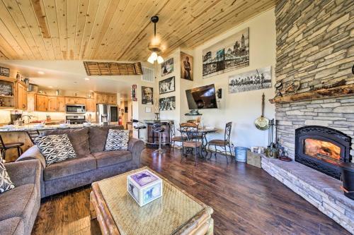 Bears Den Luxury Cabin About 8 Mi To Big Bear Lake!