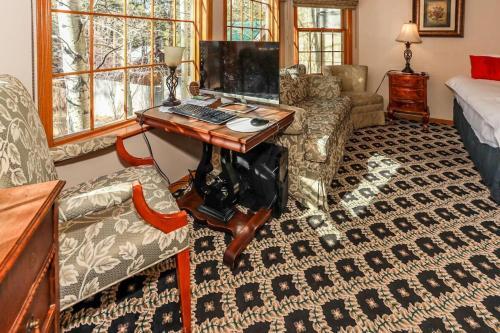 Alpenhorn Lodge-1903 By Big Bear Vacations