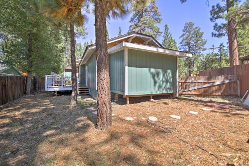 Big Bear Home With Yard - 2 Mi To Lake And Skiing!