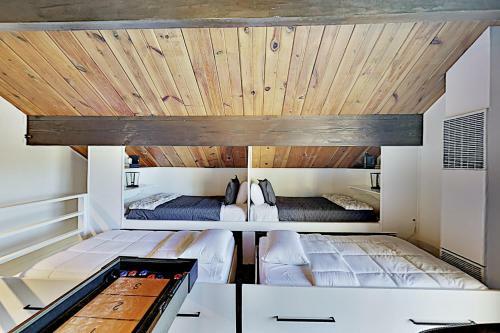 Bluebird Ridge - Game Room - Walk To Skiing, Golf Home