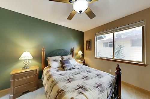 Apartamento All-suite Retreat - 2 Adjacent Units - Hot Tubs Duplex