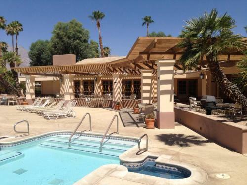 Roadrunner Club 76 Home