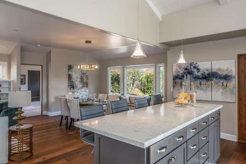 Newly Renovated Carmel 3 Bed 3 And A Half Bath