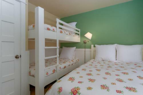 Capitola Venetian Beach Front Cottage!
