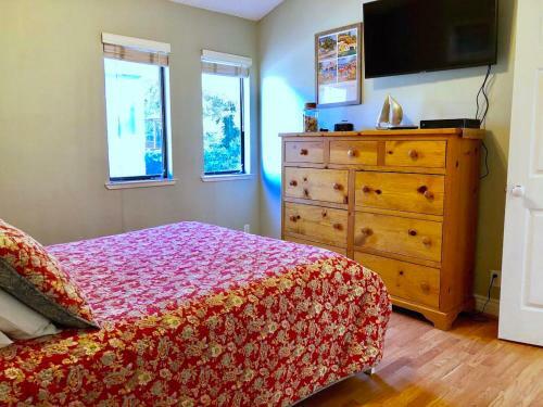 Colorful Capitola Village Cottage
