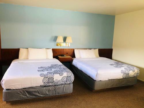 Motel Curly Redwood Lodge