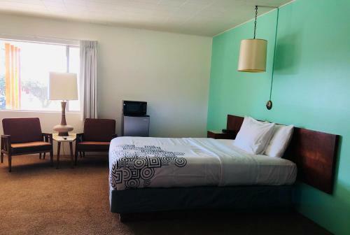 Motel Curly Redwood Lodge