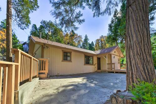 Cabin With Pool Table Less Than 1 Mi To Lake Gregory!