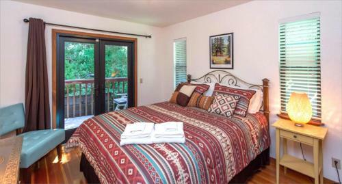 Absolute Zen! Redwoods! Bbq Grill! Fast Wifi!! Ping Pong!! Dog Friendly!