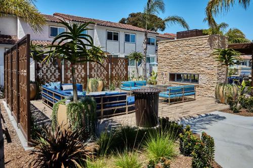 Townhouse Minutes From The Beach!