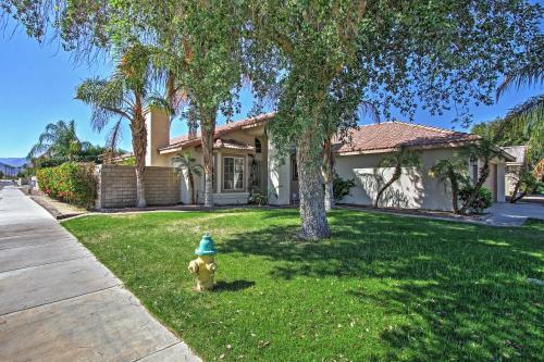 Beautiful La Quinta Getaway Golf, Hike, Explore!