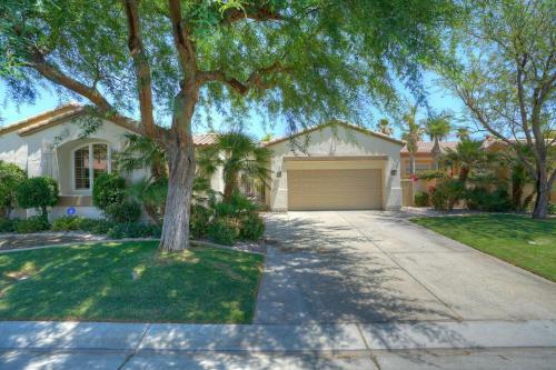1 Rated Luxury Estate-pool Oasis 3br