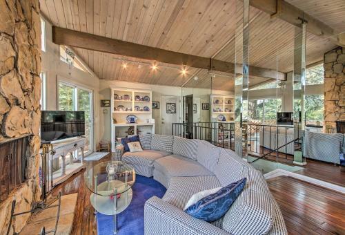 Lake Arrowhead Cabin With Deck And Scenic Forest Views