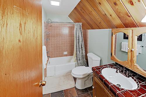 Family-friendly Cabin With Private Hot Tub Home
