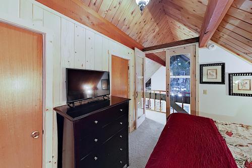Family-friendly Cabin With Private Hot Tub Home