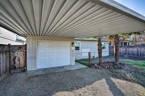 Waterfront Cottage With Pool And Clear Lake View!
