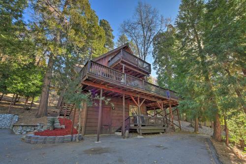 Woodsy Hideaway With Deck About 1 5 Mi To Village!