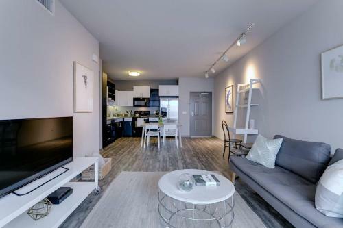 Apartamento One Bed/1bath + Private Balcony Walk To Beach
