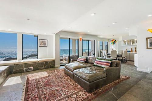 Luxury Malibu Beachfront Home-short Or Long-term