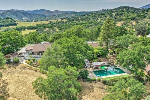 Unique Yosemite Mountaintop Retreat On 100 Acres