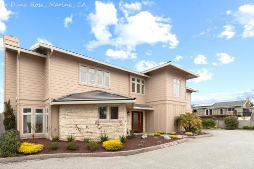 Large 3 Bedroom 2 Bath In Marina