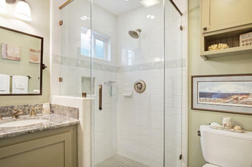 Spacious New Balboa Peninsula Retreat