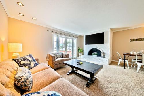 Nb-1126a-newport Beach Condo Delight
