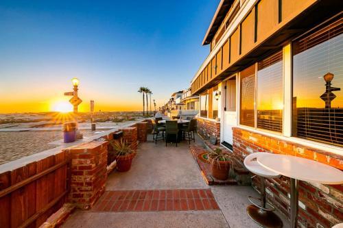 Nb-200a - 2-story Sensational Balboa Beachfront Charm