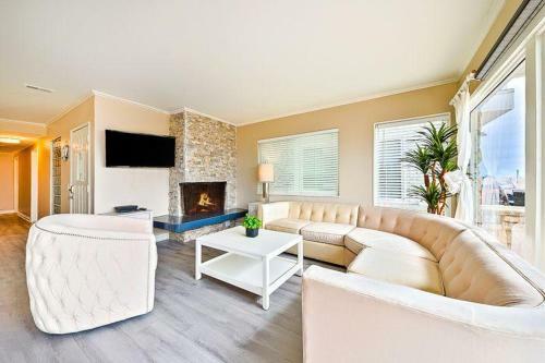 Lower Beach Front Escape Unit A