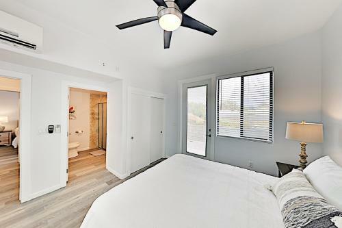 Apartamento Beachfront Condo With Ocean Views & Luxe Interior Apts