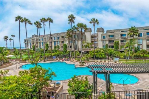 Penthouse Condo W/ Panoramic Ocean Views At Beach Resort