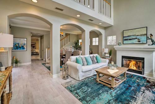 Luxe Home With Rooftop Patio Walk To Oceanside Beach