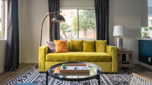 Wanderjaunt - Pacific Beach Townhomes
