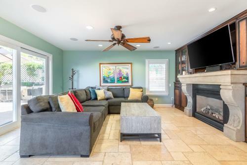 Luxurious Home Only 1 Mile From Del Mar Beach Home