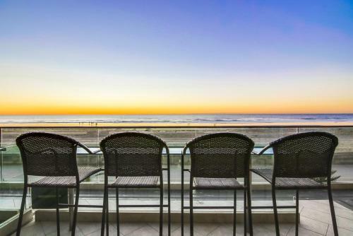 Ocean Front, 2 Private View Decks In Heart Of Mb