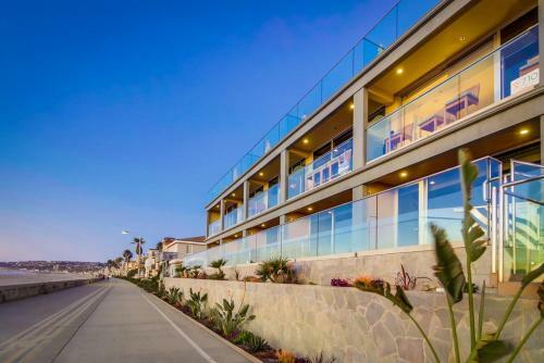 Ocean Front, 2 Private View Decks In Heart Of Mb