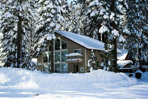 Slippery Slope Chalet By Lake Tahoe Accommodations