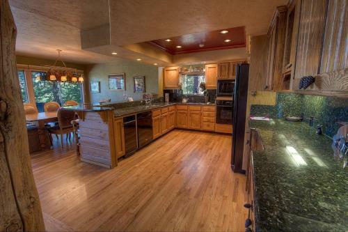 Heavenly Tree House By Lake Tahoe Accommodations